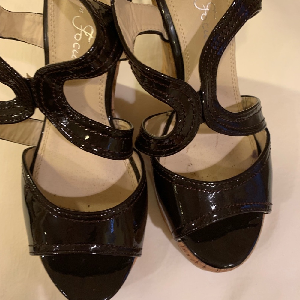 Focus wedges in brown color size 8 1/2